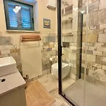 Villa Private For 12 Peaceful Karst Escape