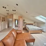 Villa Private For 12 Peaceful Karst Escape