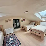 Villa Private For 12 Peaceful Karst Escape Dutovlje