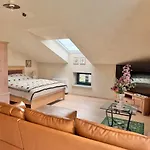 Villa Private For 12 Peaceful Karst Escape Dutovlje