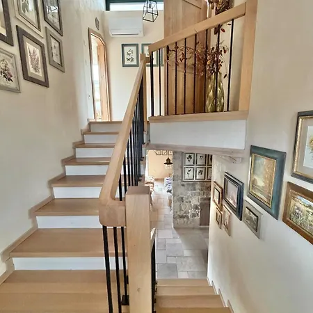 Private For 12 Peaceful Karst Escape Villa