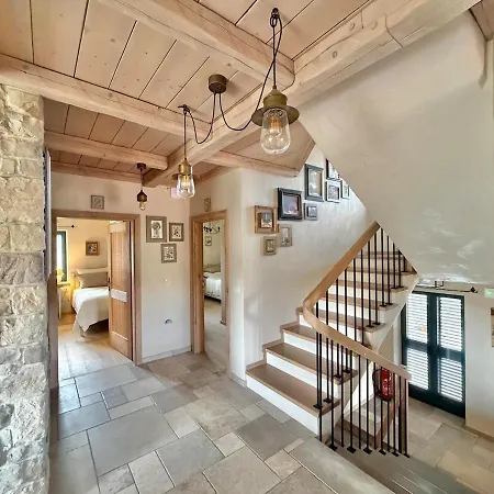 Private For 12 Peaceful Karst Escape * Dutovlje