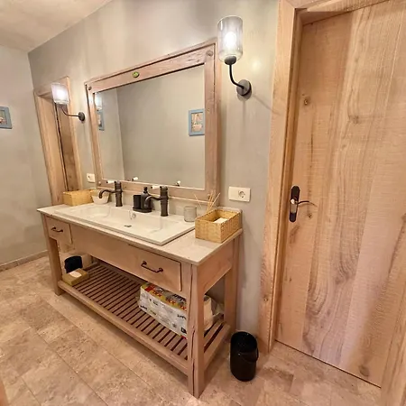 Private For 12 Peaceful Karst Escape Villa