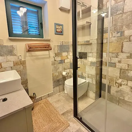 Villa Private For 12 Peaceful Karst Escape