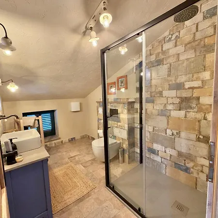 Private For 12 Peaceful Karst Escape Villa *