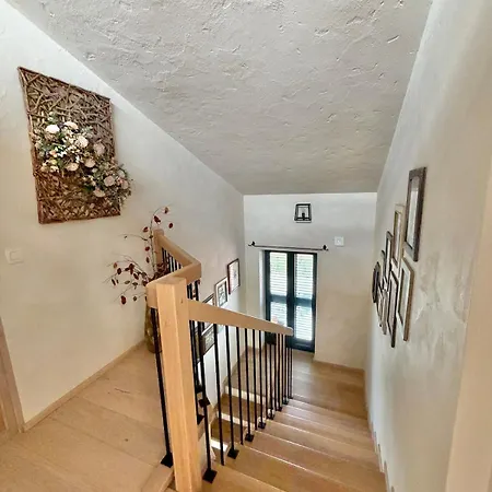 Private For 12 Peaceful Karst Escape Villa