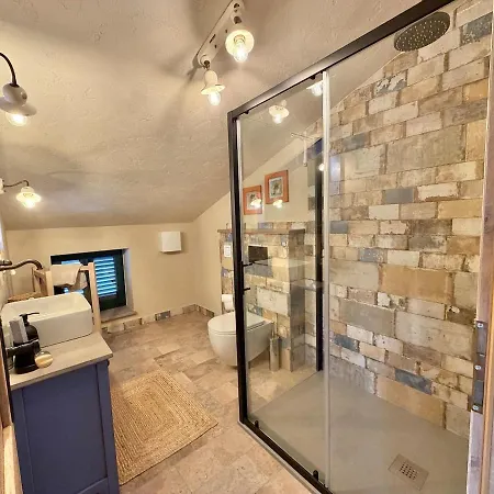 Private For 12 Peaceful Karst Escape * Dutovlje