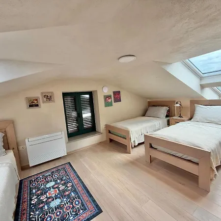 Villa Private For 12 Peaceful Karst Escape Dutovlje