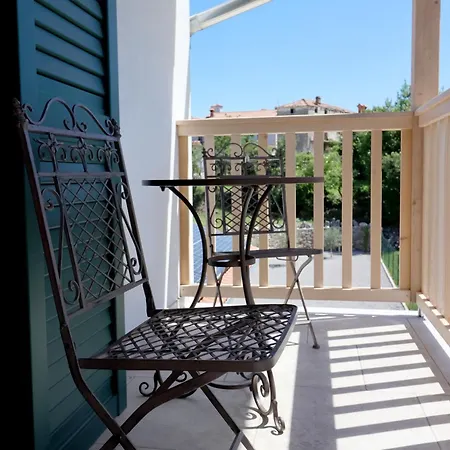Villa Private For 12 Peaceful Karst Escape