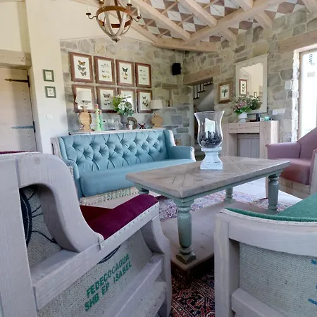 Villa Private For 12 Peaceful Karst Escape