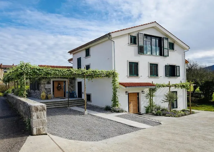 Private For 12 Peaceful Karst Escape * Dutovlje