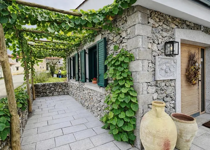 Private For 12 Peaceful Karst Escape * Dutovlje