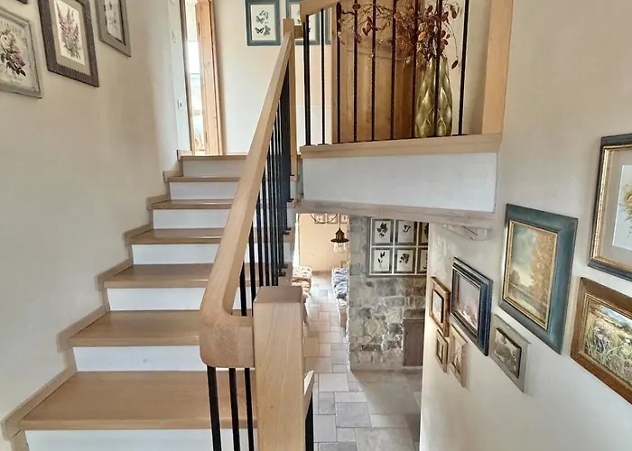 Private For 12 Peaceful Karst Escape ヴィラ