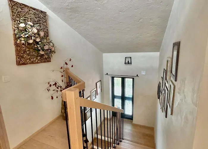 Private For 12 Peaceful Karst Escape 빌라