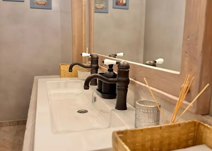 Private For 12 Peaceful Karst Escape ヴィラ